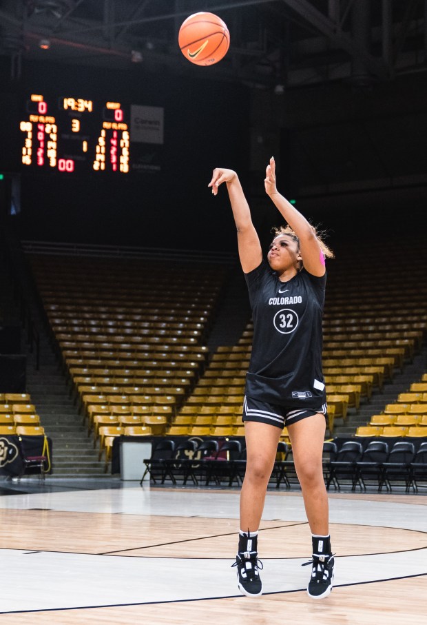 shelomi sanders feet 5