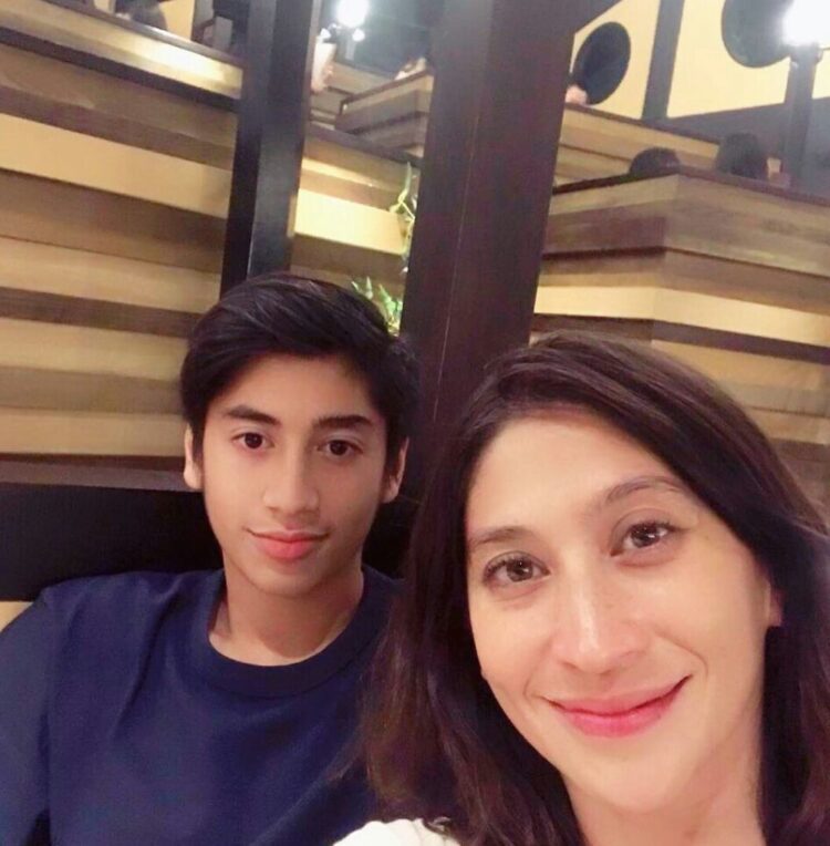 shelomita diah feet 6