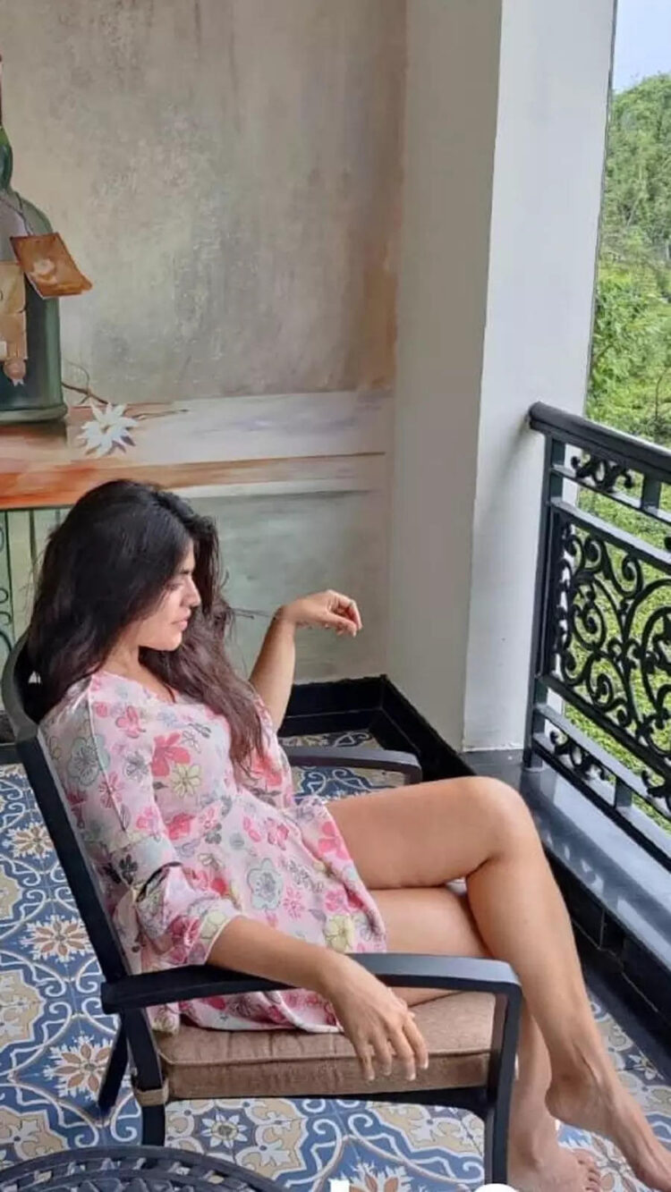 shenaz treasury feet 4