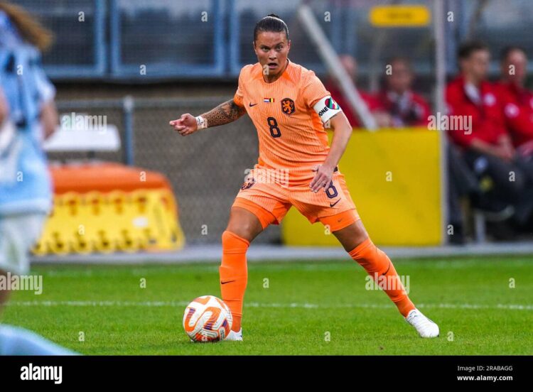 sherida spitse feet 5