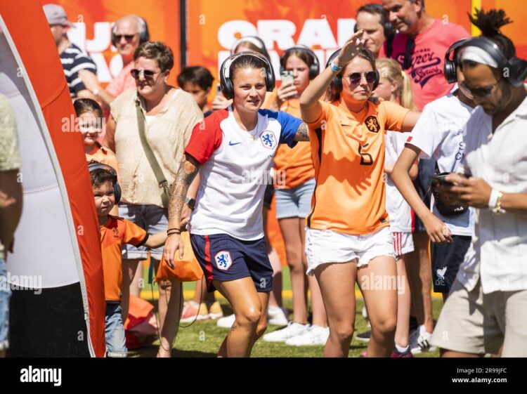 sherida spitse feet 6