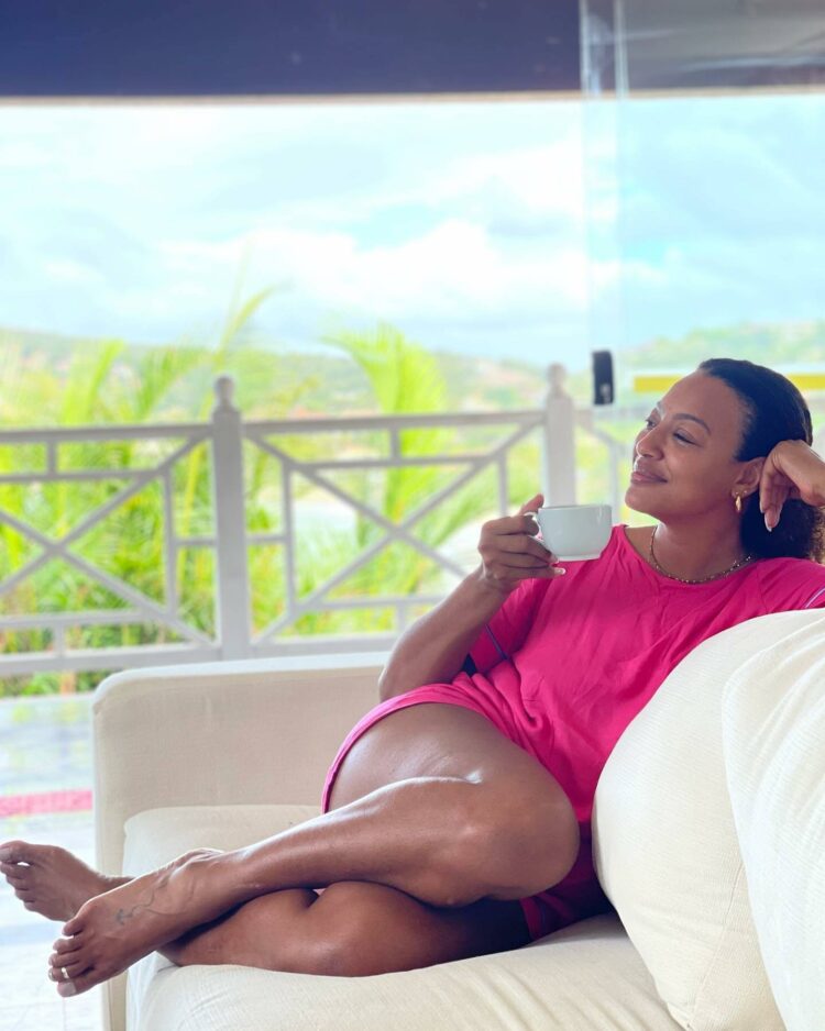 sheron menezzes feet