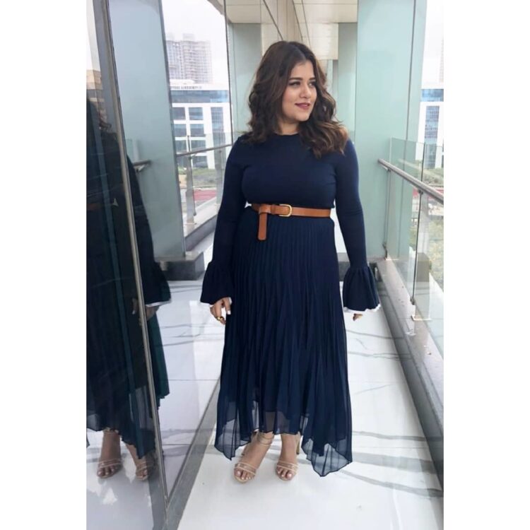 shikha talsania feet 3