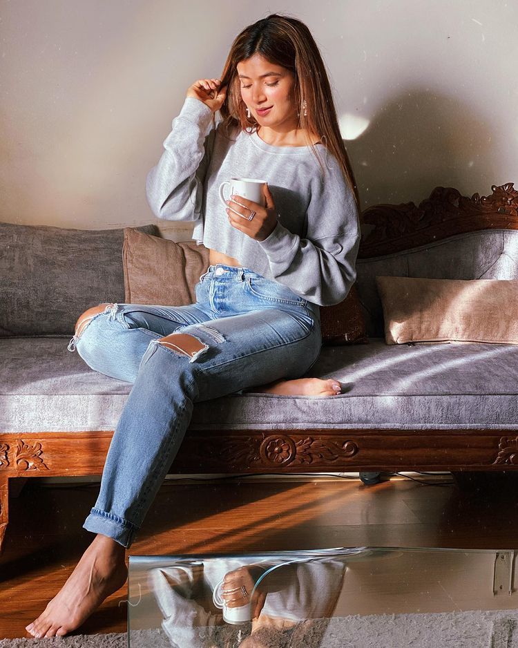 shipra goyal goyal feet 5