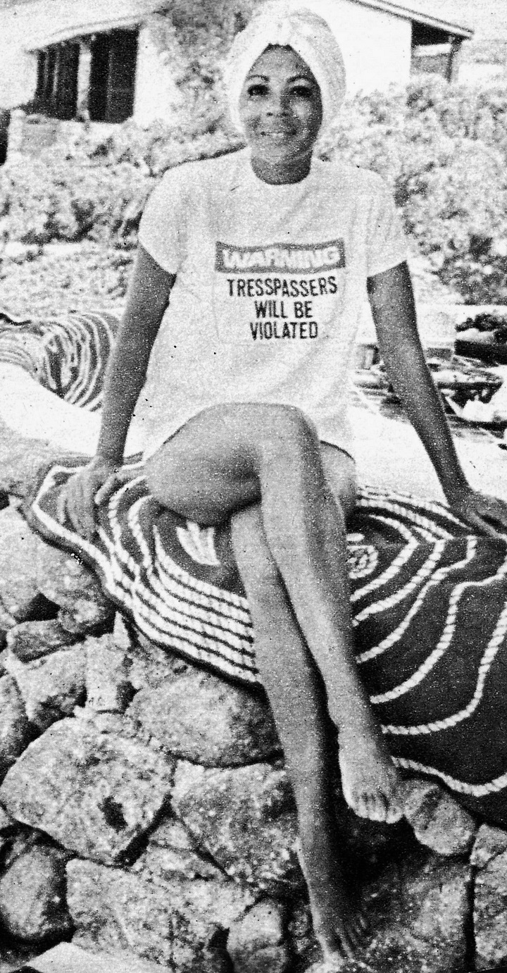 shirley bassey feet 1