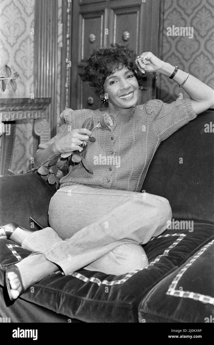 shirley bassey feet 2