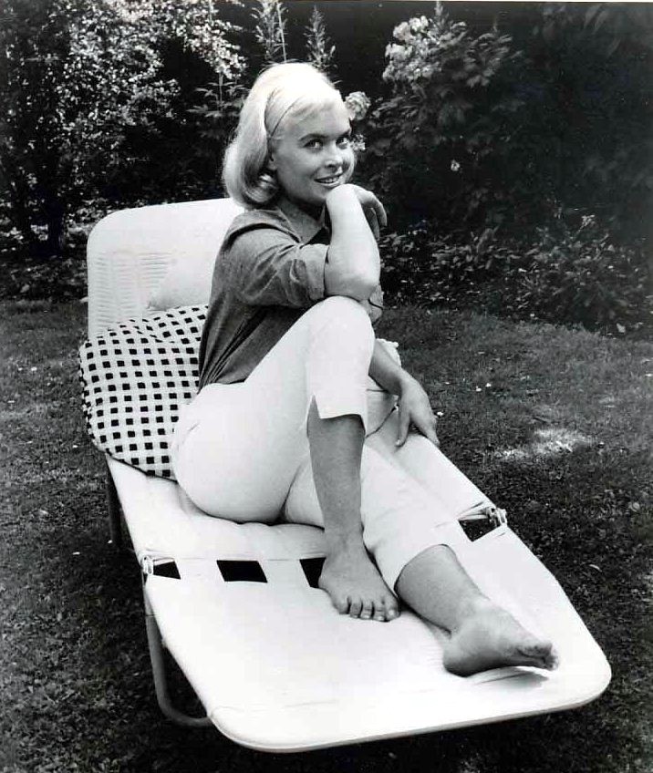 shirley eaton feet 1