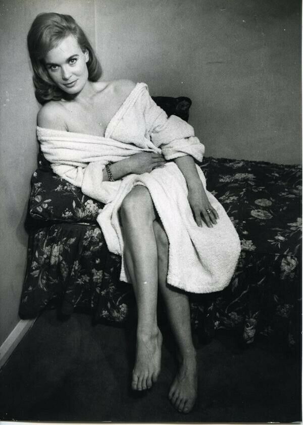 shirley eaton feet