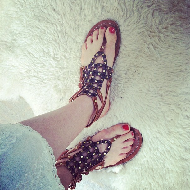 shiva rose feet 2