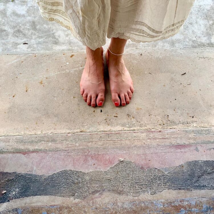 shiva rose feet