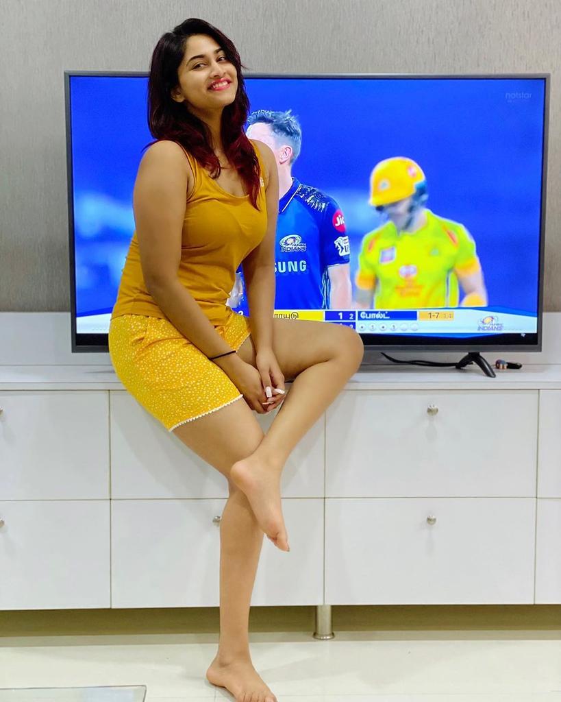 shivani narayanan feet 4
