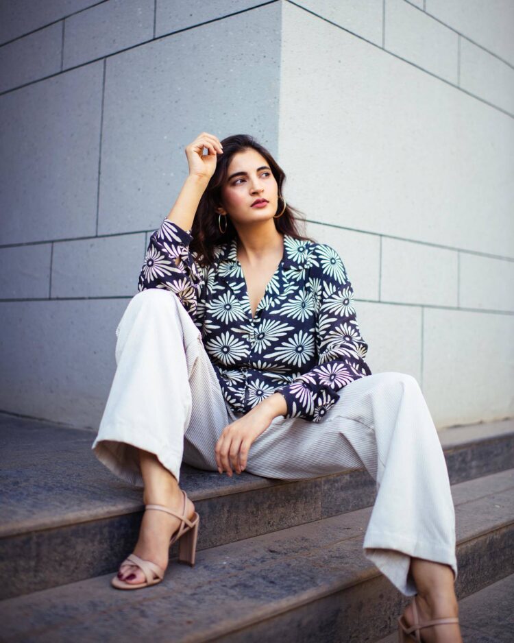 shivani raghuvanshi feet 5