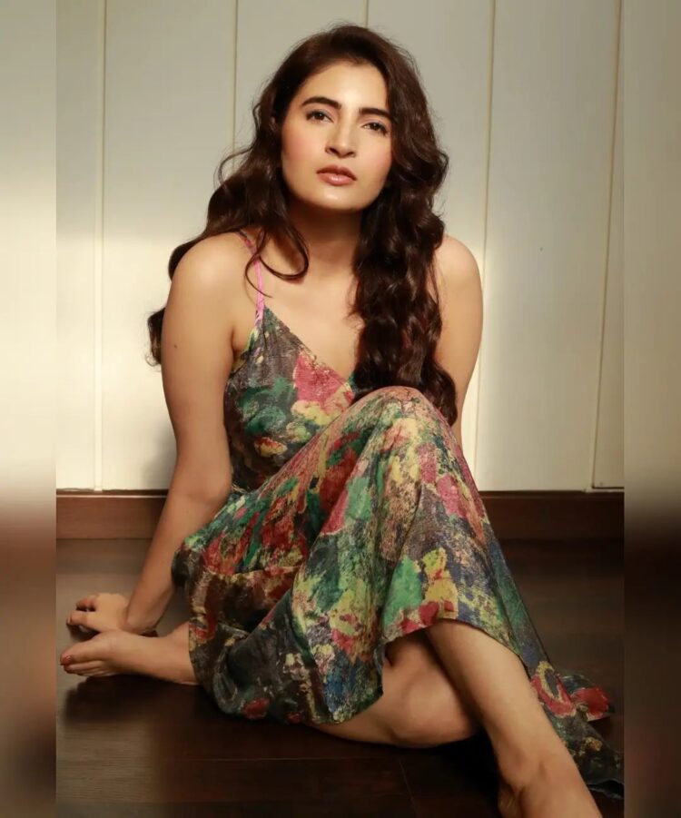 shivani raghuvanshi feet 6