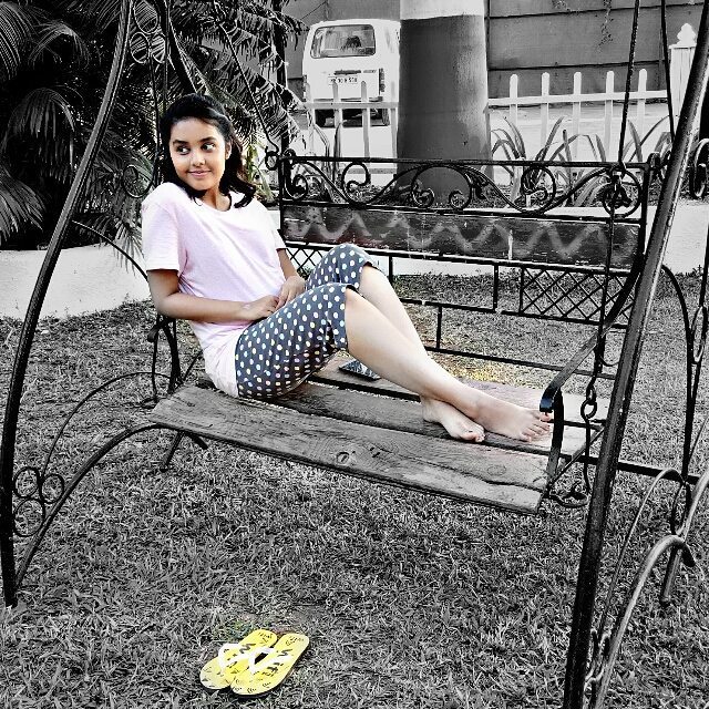 shivani rangole feet