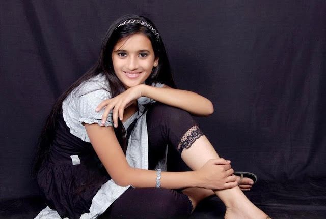 shivani surve feet