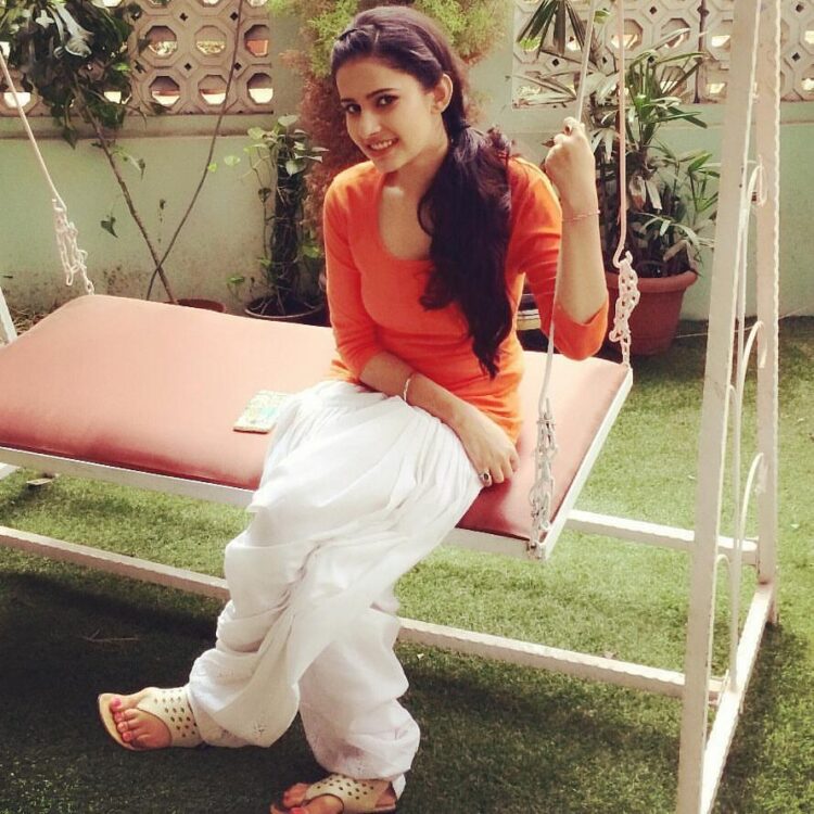 shivani tomar feet