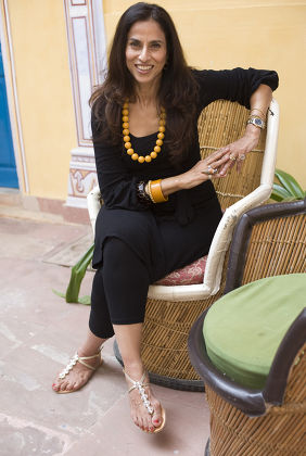 shobhaa de feet 2
