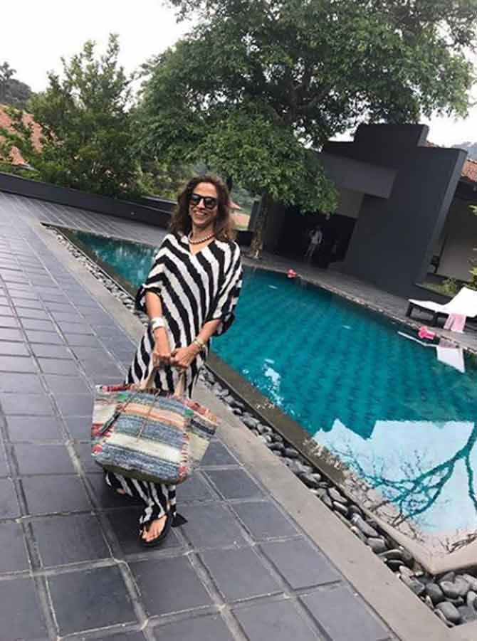 shobhaa de feet 5