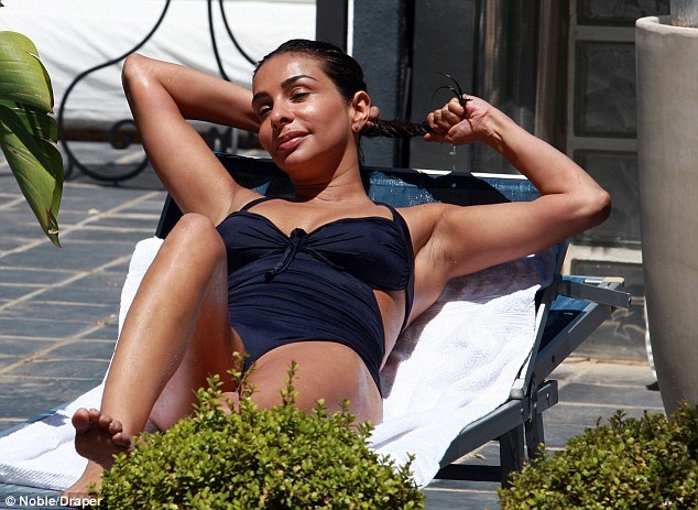 shobna gulati feet 2