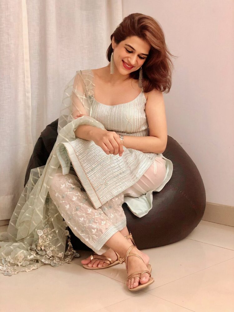 shraddha das feet 4