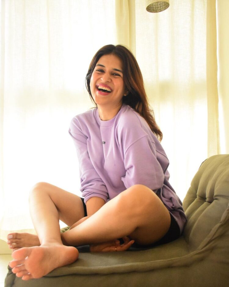 shraddha das feet