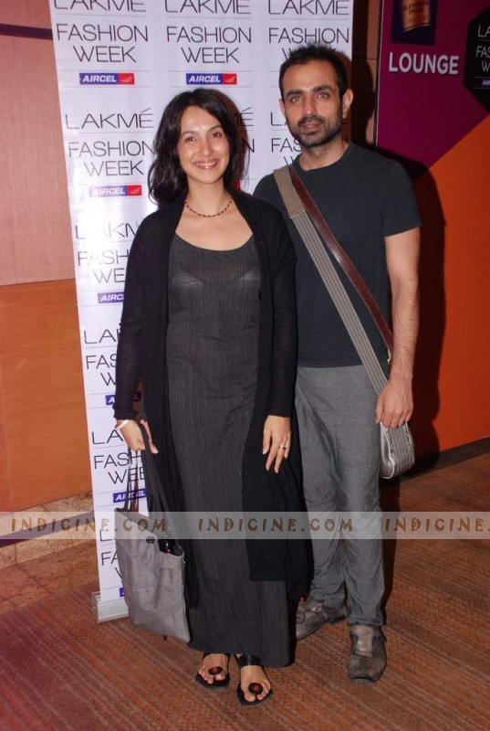 shraddha nigam feet 1