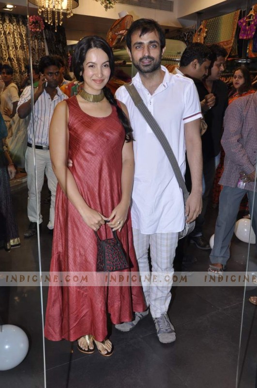 shraddha nigam feet 2