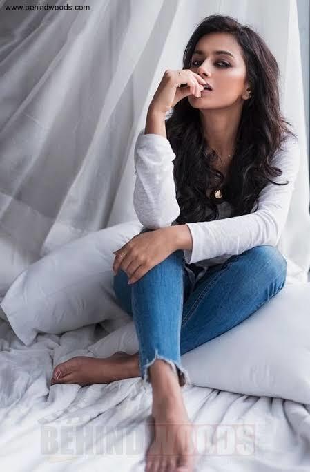 shraddha srinath feet