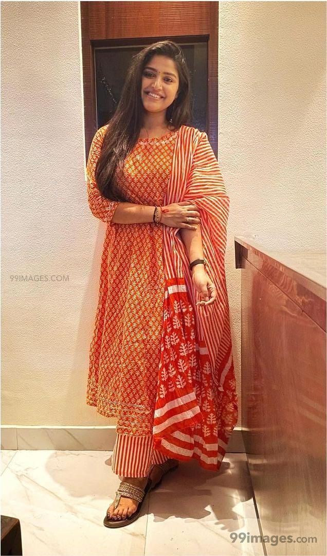 shreya anchan feet 4