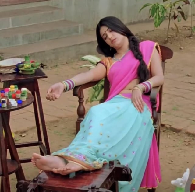 shruti haasan feet 5