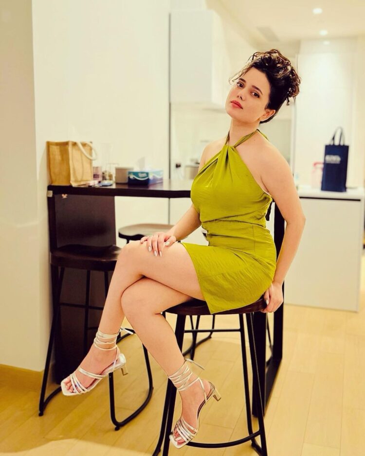 shruti kanwar feet 2