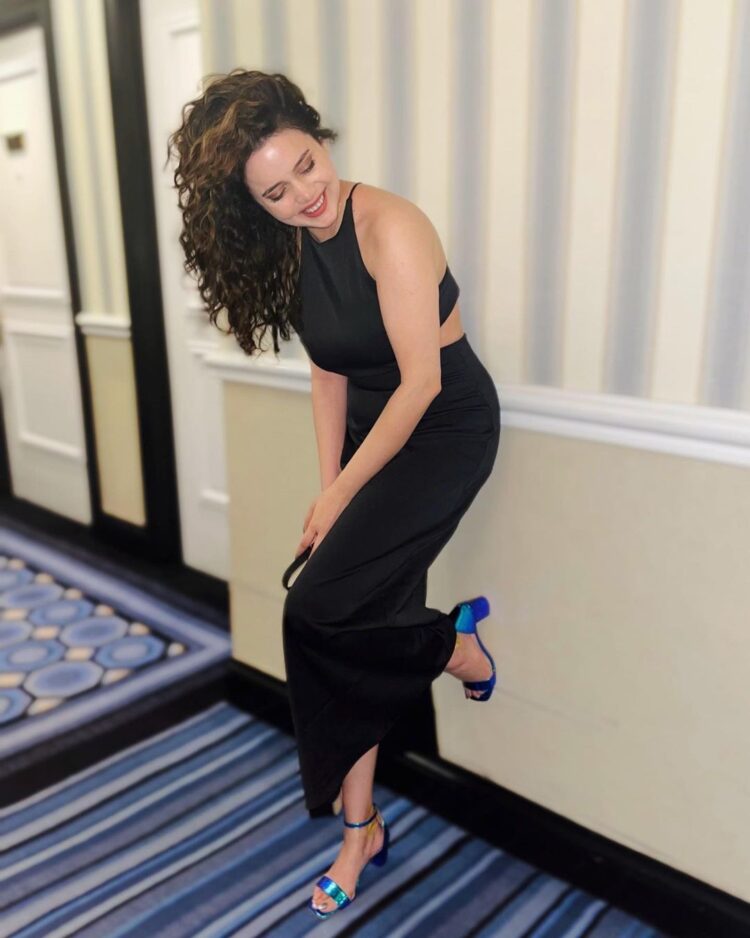 shruti kanwar feet 6