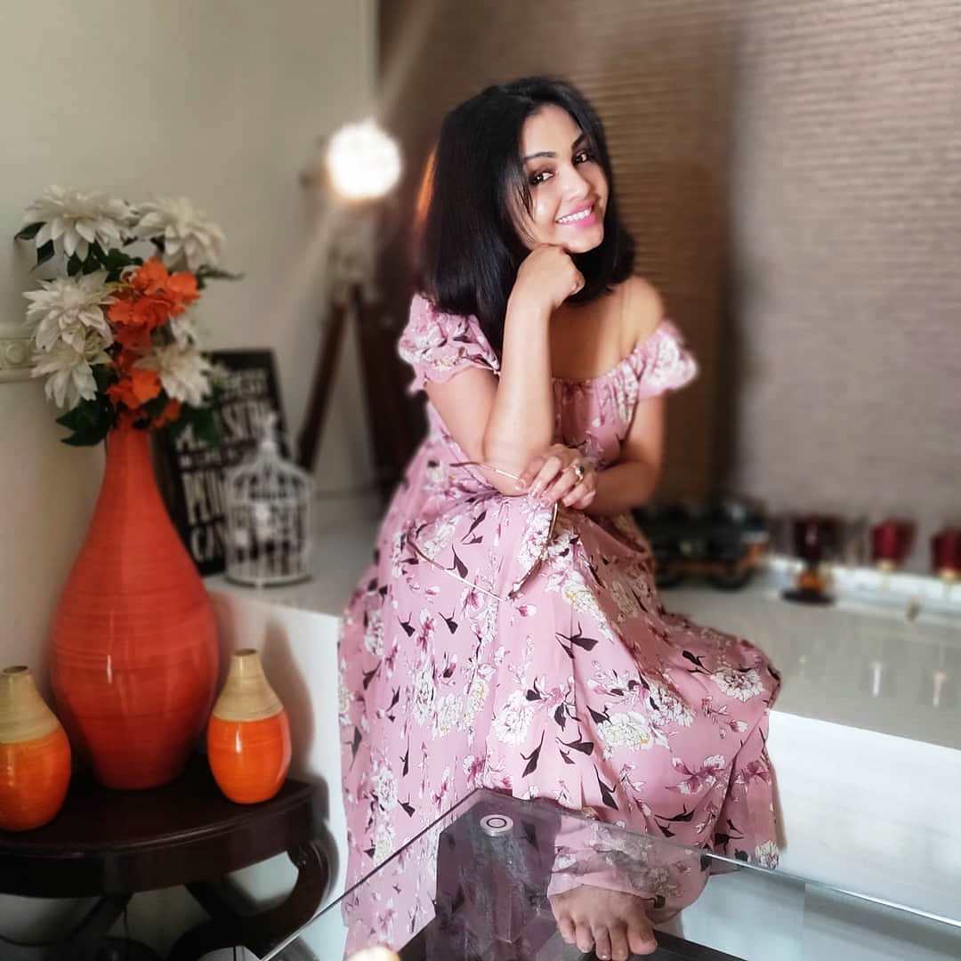 shubhangi atre feet 2