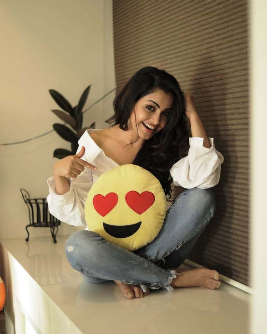 shubhangi atre feet 3