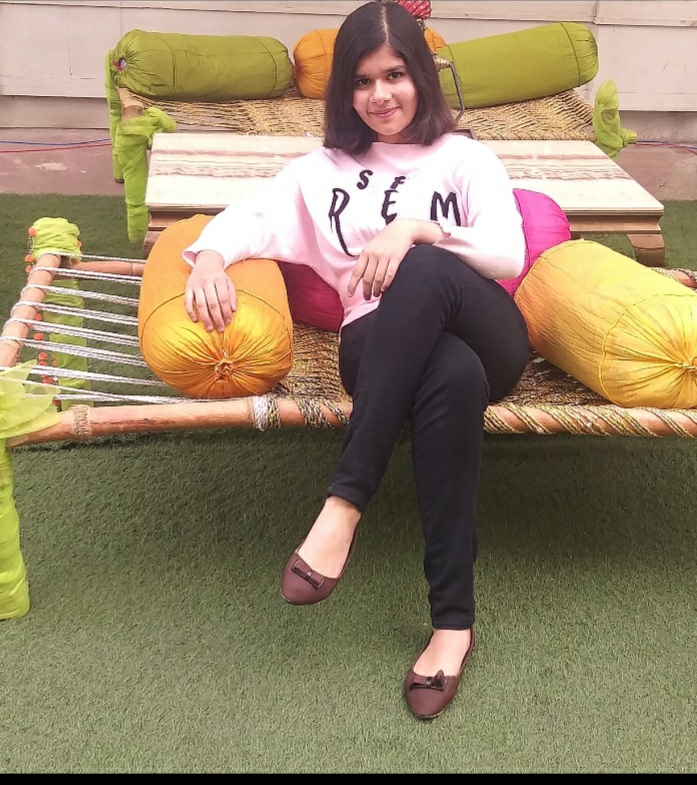 shubhi sharma feet 4