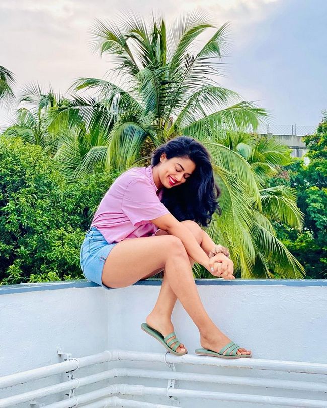 siddhi idnani feet 6