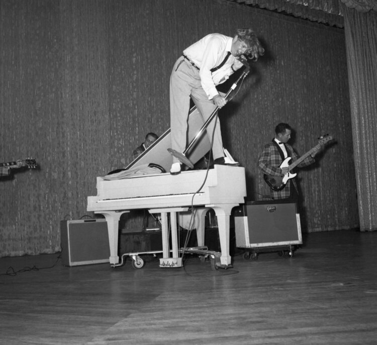 sidney lee lewis feet 1