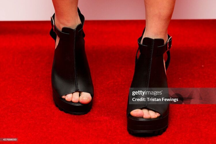 sienna guillory feet 2