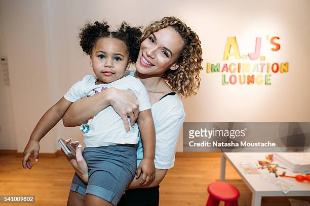 sigourney bennett feet 2