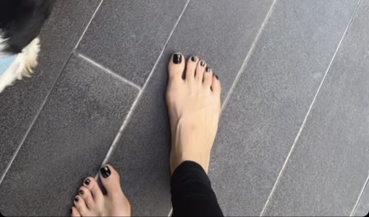 simge feet 2