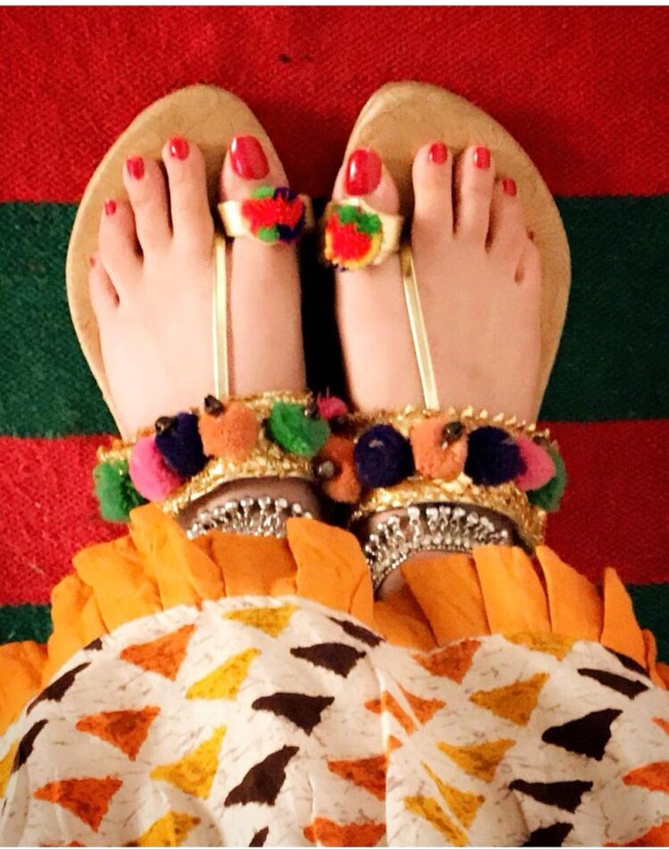 simi chahal feet