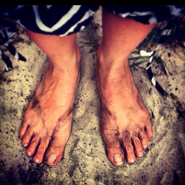 simmone jade mackinnon feet 2