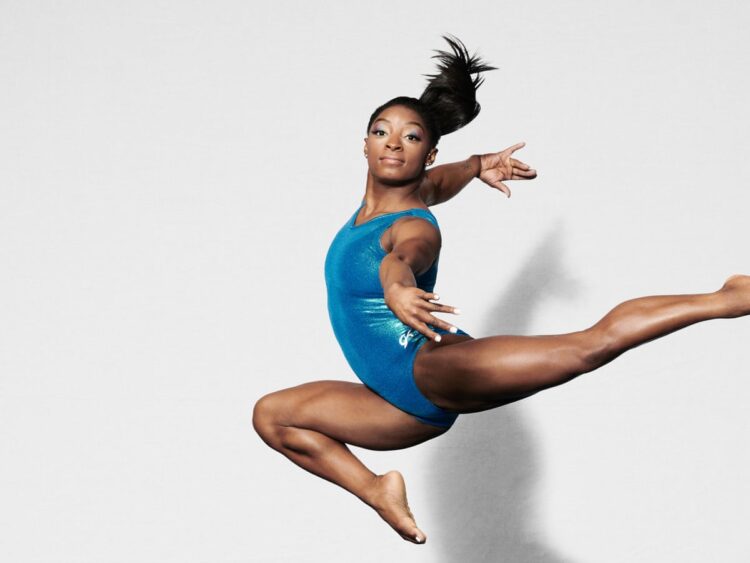 simone biles feet 4