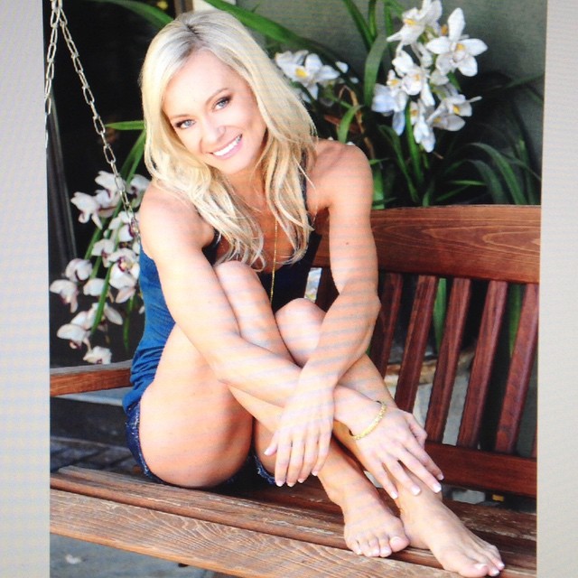 simone de la rue feet 2