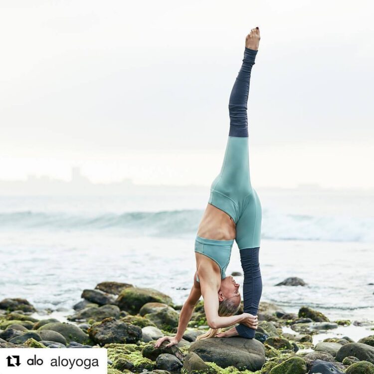 simone de la rue feet 3