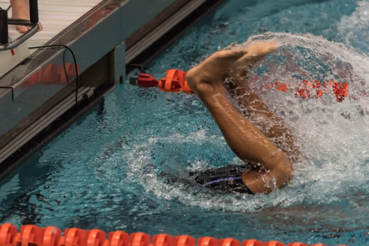 simone manuel feet 5