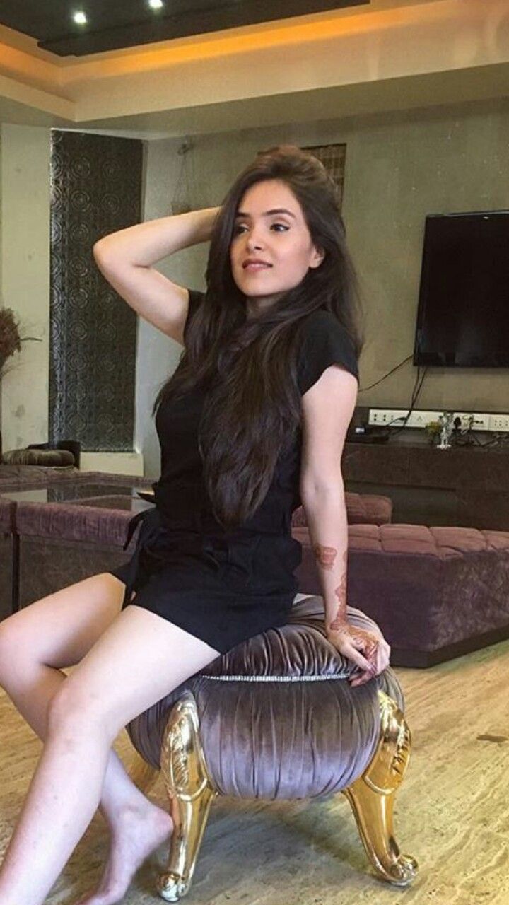 simran dhanwani feet 4