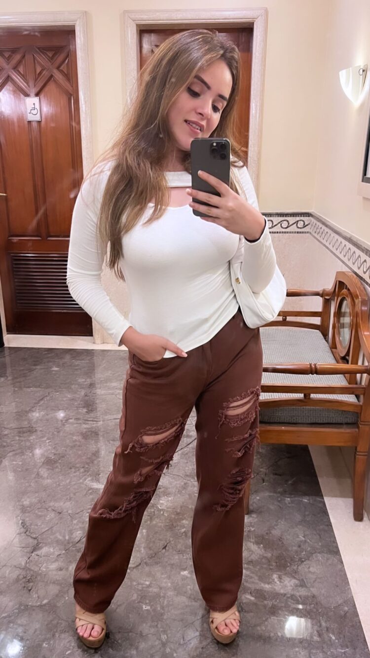 simran dhanwani feet 5