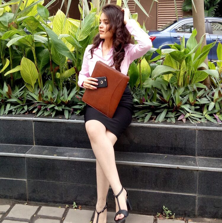 simran dhanwani feet 6