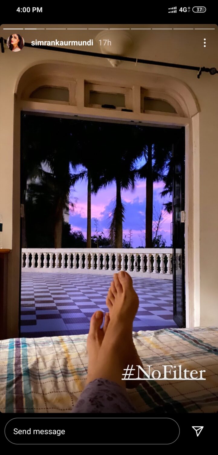 simran kaur mundi feet 1